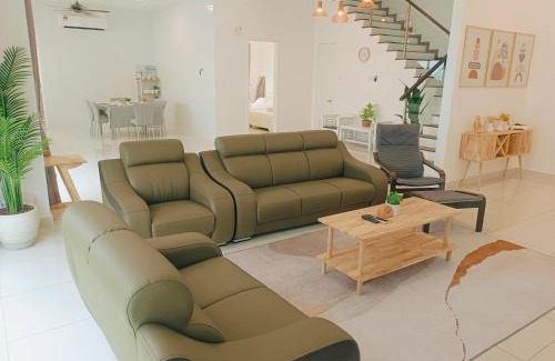 Sungai Petani Casa | Bungalow, Up to 21 Pax, 4000sqft, 3 Bedrooms, 4 Bathrooms, 4 Car Parks by Star Home