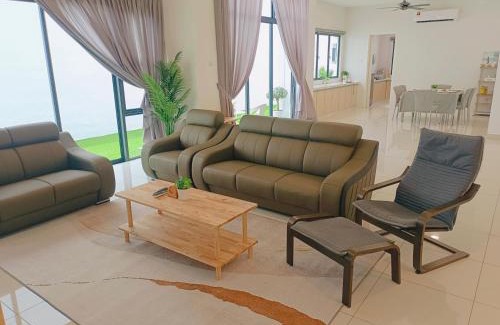 Sungai Petani Casa | Bungalow, Up to 21 Pax, 4000sqft, 3 Bedrooms, 4 Bathrooms, 4 Car Parks by Star Home