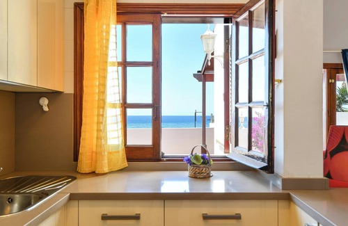 Playa del Cable Casa | Bungalow Vistamar cerca de la playa con vistas al mar, piscina, Wi-Fi y terraza; admite mascotas