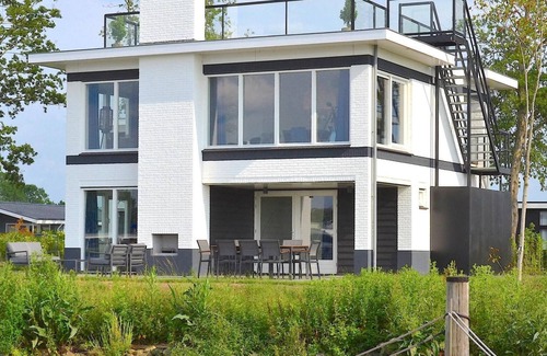 Nijkerk Casa | Bungalow with 4 bedrooms and a terrace