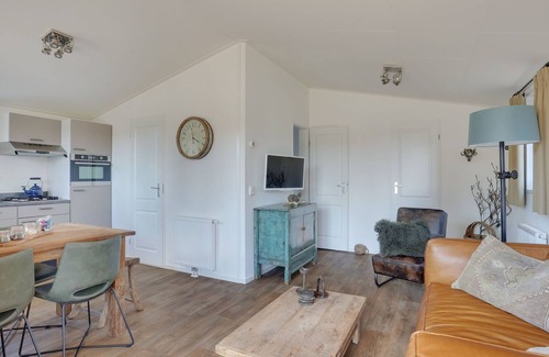 Uden Casa | Bungalow With a Terrace at Bedafse Bergen