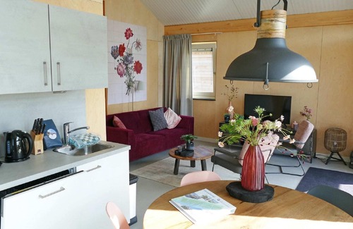 Akkrum Casa | Bungalow with a terrace near the Sneekermeer