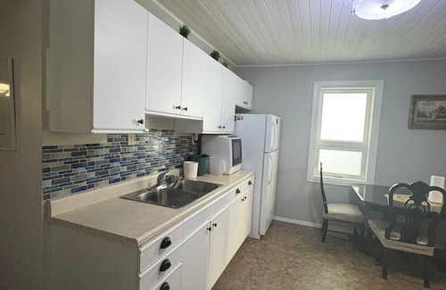 Northeast Edmonton Casa | Bungalow with Outdoor Oasis and Gazebo