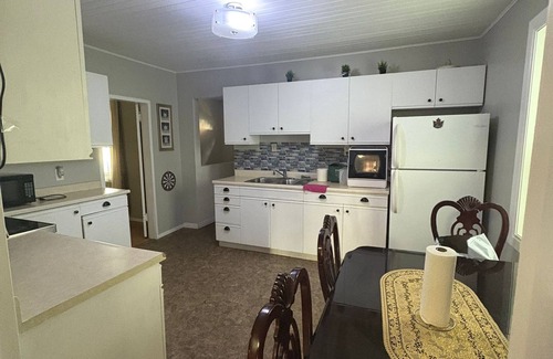 Northeast Edmonton Casa | Bungalow with Outdoor Oasis and Gazebo