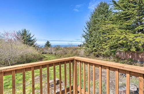 Smith River Casa | Bungalow with Wraparound Deck - 8 Mi to Brookings