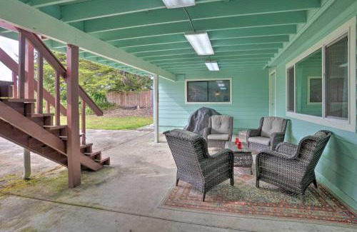 Smith River Casa | Bungalow with Wraparound Deck - 8 Mi to Brookings