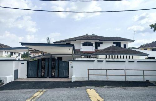 Taman Meru Apartamento | BungalowD Pool Villa 7R6B with Netflix Great Movies & Dramas