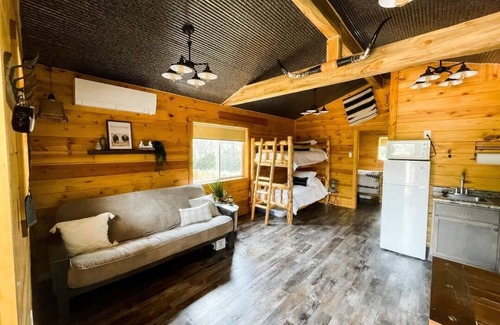 Hermosa Cabina | Bunk House At Gold Creek: Rustic Lux Cabin Near Mt. Rushmore & Custer State Park