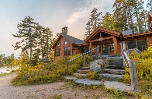 Monson Chalet De Esquí | Bunk in a shared bunkhouse with shared bathroom