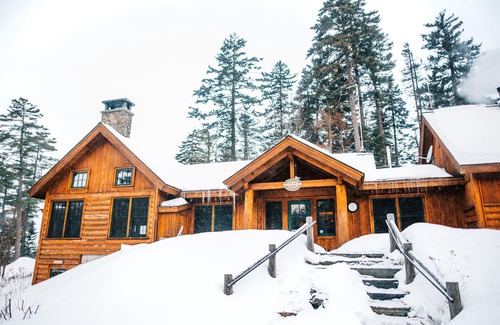 Monson Chalet De Esquí | Bunk in a shared bunkhouse with shared bathroom