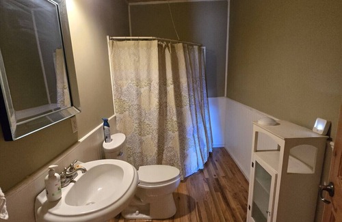Buckinghorse River Cabina | Bunk Room at the Main Lodge with 4 bunks.