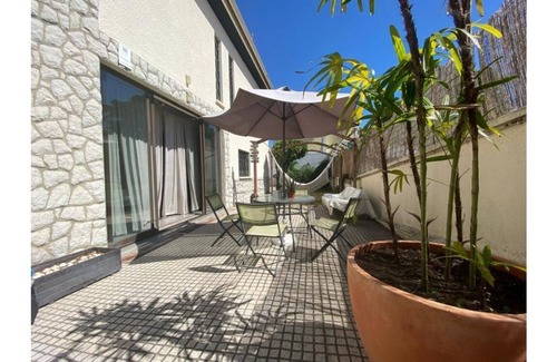Charneca de Caparica e Sobreda Casa | Bunker 11 Surf house - A place for travellers made by surfers