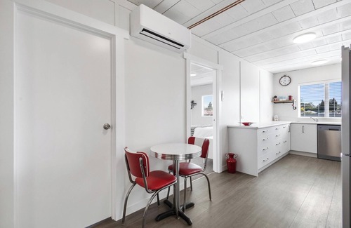 Te Awamutu Apartamento | Bunker 2 "Urban meets Rustic"