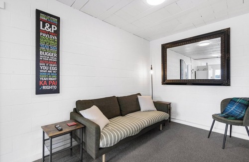 Te Awamutu Apartamento | Bunker 2 "Urban meets Rustic"