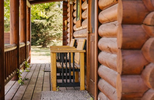 Bozeman Cabina | Bunkhouse 1 at Gallatin Canyon Cabins