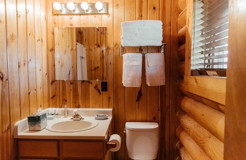 Bozeman Cabina | Bunkhouse 1 at Gallatin Canyon Cabins