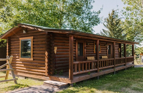 Bozeman Cabina | Bunkhouse 3 at Gallatin Canyon Cabins