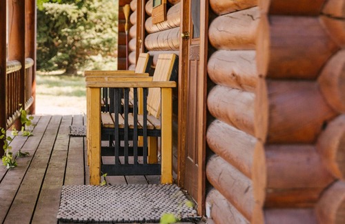 Bozeman Cabina | Bunkhouse 3 at Gallatin Canyon Cabins