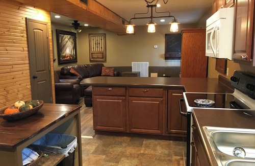 Drury Casa | Bunkhouse in the Ozarks with access to Creek Pavilion and close to Rockbridge