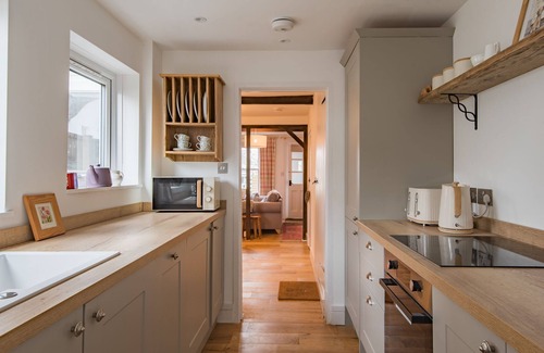 Hythe Cabaña | Bunny Cottage by Bloom Stays - sleeps 4 guests in 2 bedrooms