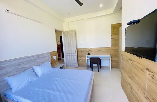 Dharamshala Cama Y Desayuno | Buntees Nest: Luxury Room with Mountain View