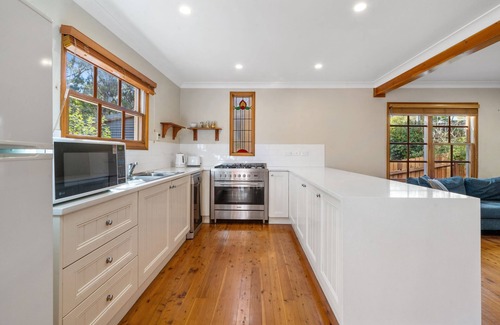 Katoomba Casa | Bunyip Cottage nEscape to Bunyip Cottage - Your Cozy Blue Mountains Getaway