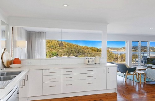 North Avoca Casa | BUONA VISTA | Views, short walk to beach | Accom Holidays