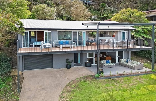 North Avoca Casa | BUONA VISTA | Views, short walk to beach | Accom Holidays