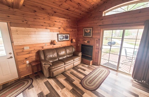 Chief Lake Complejo | Bur Oak Cabin- Cabin on the Chippewa Flowage within a Resort