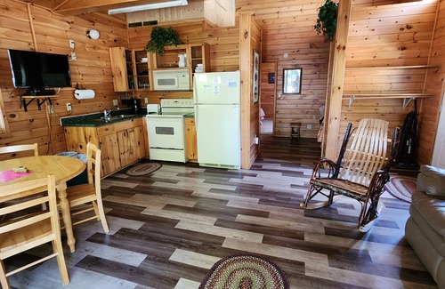 Chief Lake Complejo | Bur Oak Cabin- Cabin on the Chippewa Flowage within a Resort