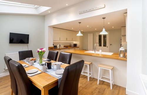 Buxton Cabaña | BURBAGE VIEW, family friendly, with a garden in Buxton