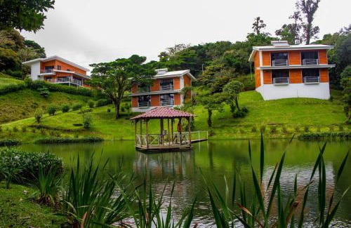 Quebrada Grande Hotel | Burbi Lake Lodge Monteverde