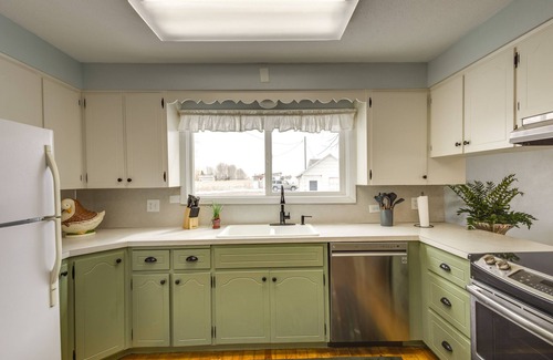 Burley Casa | Burley Home w/ Playground - 1 Mi to Golf Course!