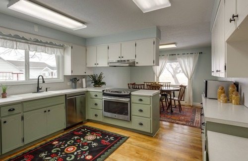 Burley Casa | Burley Home w/ Playground - 1 Mi to Golf Course!