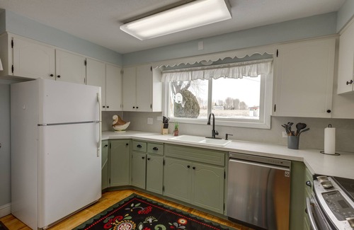 Burley Casa | Burley Home w/ Playground - 1 Mi to Golf Course!