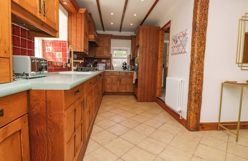 Lindale Cabaña | BURNBANK COTTAGE, character holiday cottage in Grange-Over-Sands