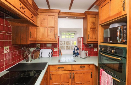 Lindale Cabaña | BURNBANK COTTAGE, character holiday cottage in Grange-Over-Sands