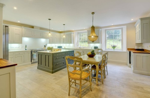 Redruth Casa | Burncoose House - a house that sleeps 14 guests in 7 bedrooms