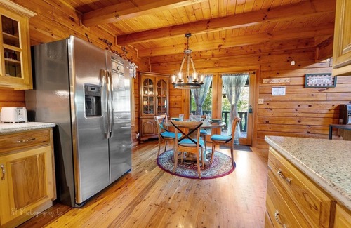 Wears Valley Cabina | Burning Tree 3 Bedroom Cabin by RedAwning