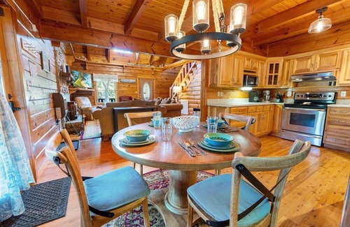 Wears Valley Cabina | Burning Tree 3 Bedroom Cabin by RedAwning