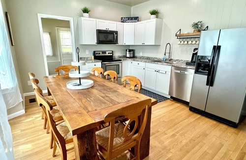 Burnside Casa | Burnside Boathouse – Cozy 5 Bedroom Lake Retreat Steps from Marina & Local Eats