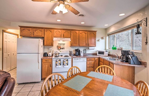 Burnsville Apartamento | Burnsville Apt w/ Deck in Pisgah National Forest