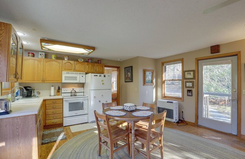 Burnsville Cabaña | Burnsville Cabin w/ Deck & Trails - Dog Friendly!