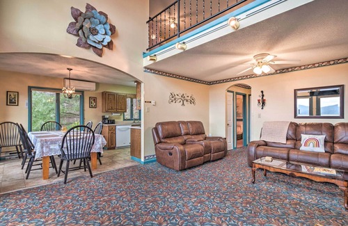 Burnsville Casa | Casa de Burnsville con terraza y vistas de 180 grados Mtn.
