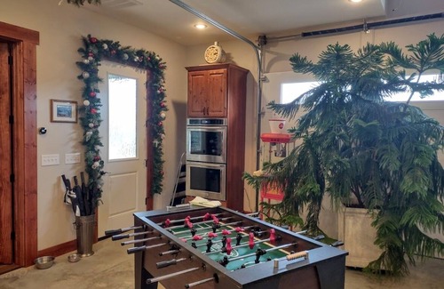 Burnsville Casa | Burnsville, NC - Awesome 40 Acre Retreat