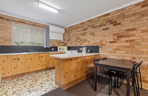 Lake Albert Hotel | Burringa Motel