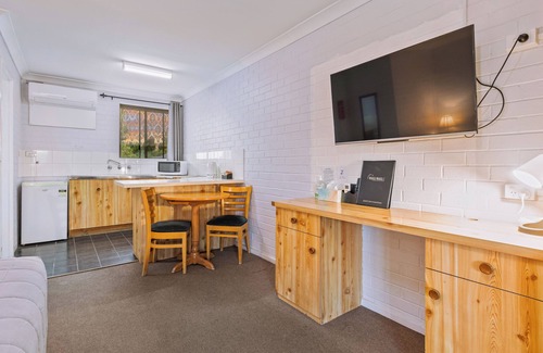 Lake Albert Hotel | Burringa Motel