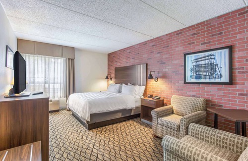 New Hartford Hotel | Burrstone Inn, Ascend Hotel Collection
