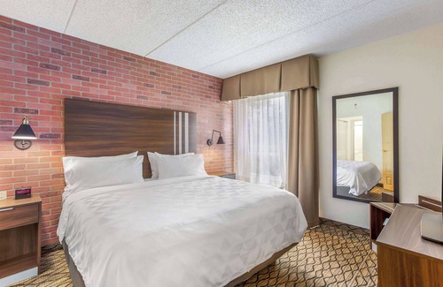 New Hartford Hotel | Burrstone Inn, Ascend Hotel Collection