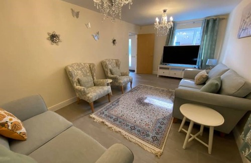 Milton Keynes Casa | Burton Way - Stylish, Spacious 4 Bedroom Detached Home